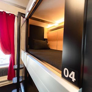 Single Bed 4-Bed Female Capsule Room