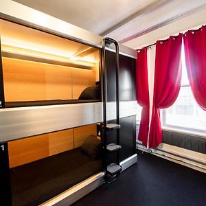 Single Bed 4 Bed Male Capsule Room